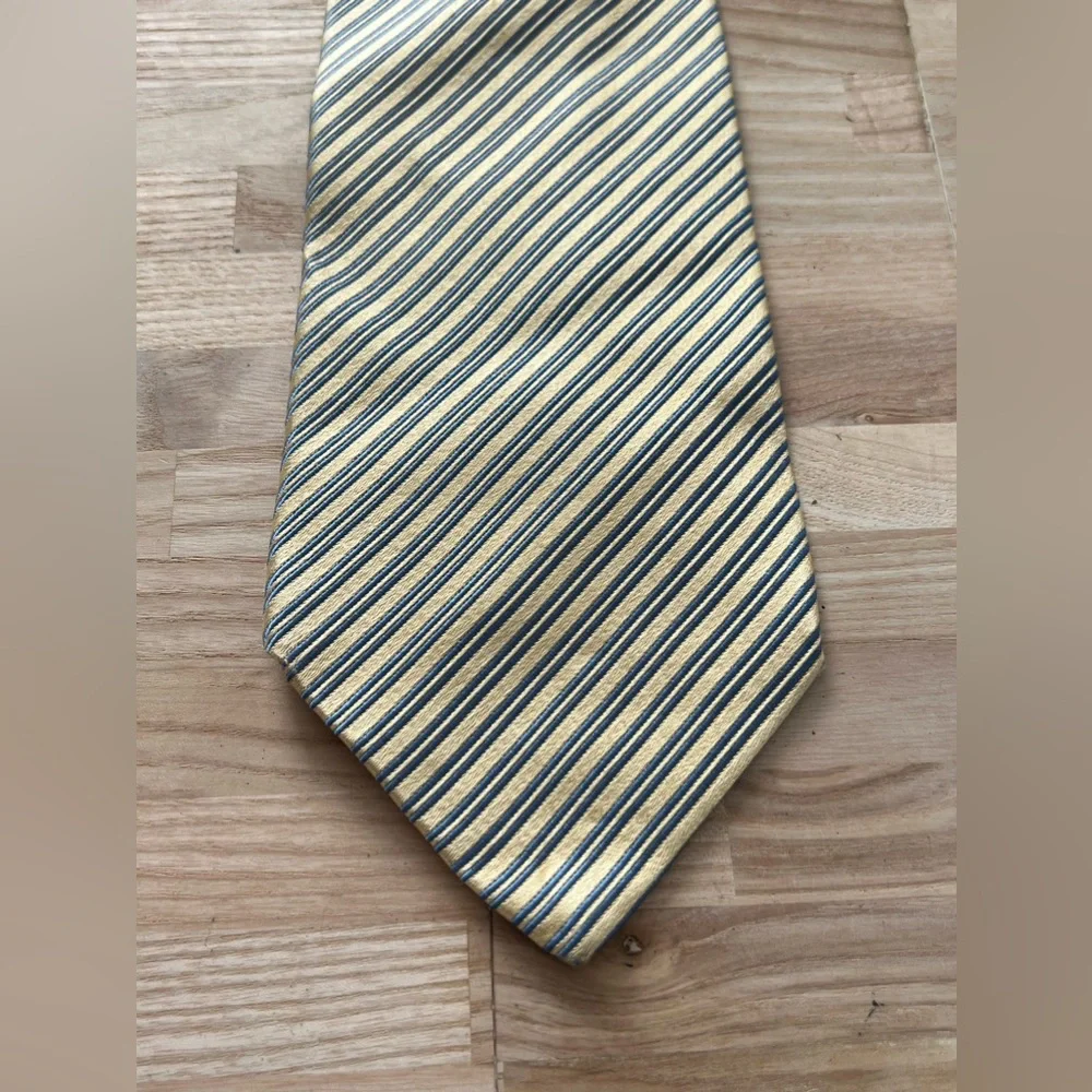 Charvet Designer 100% Silk Tie in a Beautiful Yellow and Blue Color